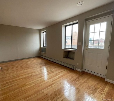 Built in 2009, well maintained building, fully occupied - photo 3
