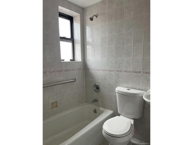 Built in 2009, well maintained building, fully occupied - photo 4