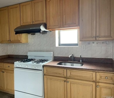 Built in 2009, well maintained building, fully occupied - photo 5