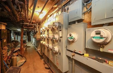 Located in the heart of Manhattan's highly desirable East - photo 5