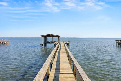 Welcome to your dream lakefront retreat-a stunning brick ranch - photo 2