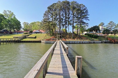 Welcome to your dream lakefront retreat-a stunning brick ranch - photo 3