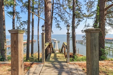 Welcome to your dream lakefront retreat-a stunning brick ranch - photo 4