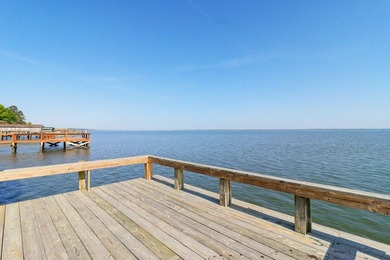 Welcome to your dream lakefront retreat-a stunning brick ranch - photo 8