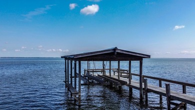 Welcome to your dream lakefront retreat-a stunning brick ranch - photo 9