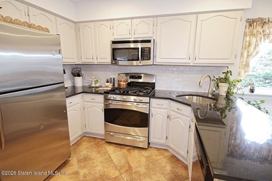 WELCOME TO STONEGATE AT GRASMERE-One of Staten Island's premier - photo 8