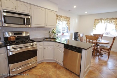 WELCOME TO STONEGATE AT GRASMERE-One of Staten Island's premier - photo 9