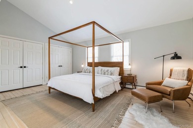 Discover an exceptional offering in the Hamptons-this - photo 15