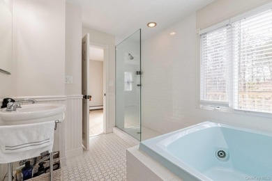 Discover an exceptional offering in the Hamptons-this - photo 16