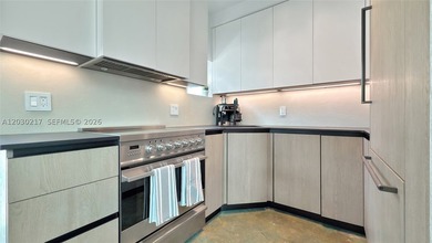 This exclusive and private residence gives you the opportunity - photo 18