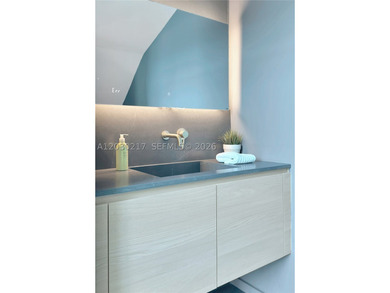 This exclusive and private residence gives you the opportunity - photo 19