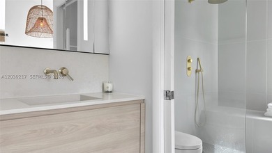 This exclusive and private residence gives you the opportunity - photo 23