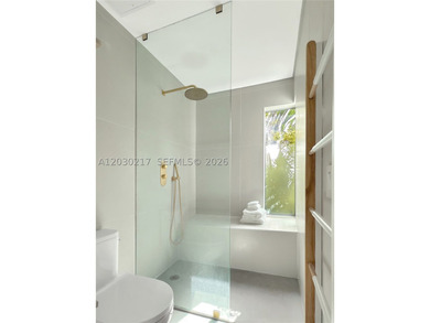This exclusive and private residence gives you the opportunity - photo 24