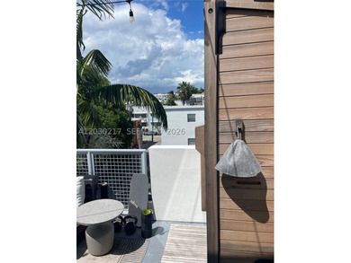 This exclusive and private residence gives you the opportunity - photo 31