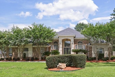 Beautiful pool home located in the desirable gated community of - photo 4