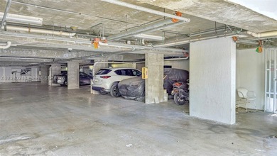 This exclusive and private residence gives you the opportunity - photo 35
