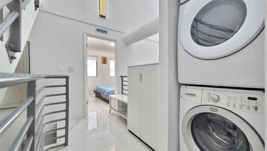 This exclusive and private residence gives you the opportunity - photo 40