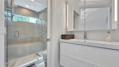 This exclusive and private residence gives you the opportunity - photo 46