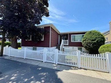 Gerritsen Beach! Beautifully maintained double lot! This 1 - photo 2
