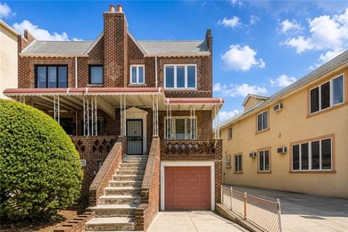 Welcome home to this charming, semi-attached single family brick - photo 3