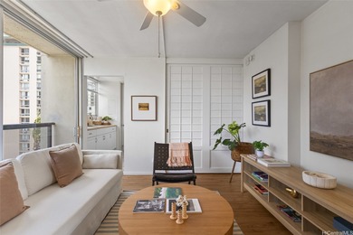 Live in the heart of Waikiki with golf course views and all the - photo 2
