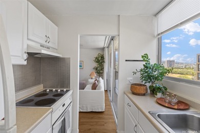 Live in the heart of Waikiki with golf course views and all the - photo 6