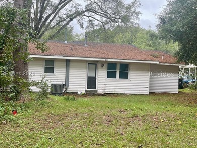 Nestled in the heart of the beloved Mossy Oaks community, this - photo 3