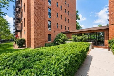 Why rent when you can own? Welcome to this beautifully renovated - photo 3