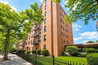 Why rent when you can own? Welcome to this beautifully renovated - photo 4