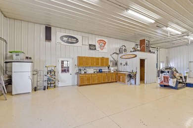 Exceptional 20-acre estate with thousands of feet of shoreline - photo 36