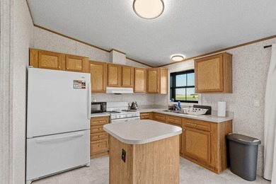 Exceptional 20-acre estate with thousands of feet of shoreline - photo 47
