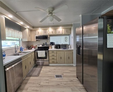 Move-in-ready 2-bedroom, 2-bath home in Zellwood Station, with - photo 5