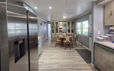 Move-in-ready 2-bedroom, 2-bath home in Zellwood Station, with - photo 8