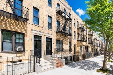 Rare-find oversized 6-family building with a 25'*72' building - photo 1