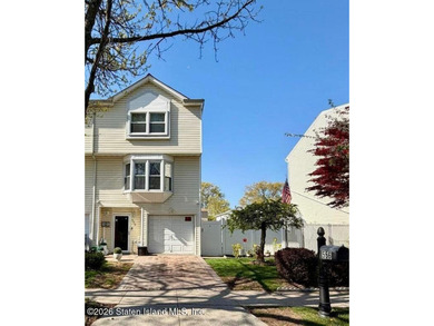 Located in a desired Midland Beach, just minutes away from VZ - photo 1