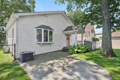 Move right into this beautifully maintained 3 bedroom 2 full - photo 14