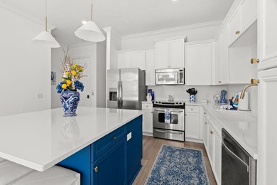 Welcome to your GORGEOUS coastal beach retreat! This elegant - photo 1