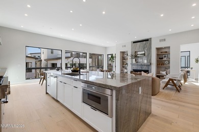 Penthouse Villa ready to move in to today overlooking Paseo with