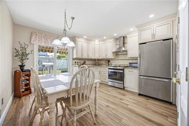 Embrace the opportunity to view this pristine Semi-Detached - photo 8