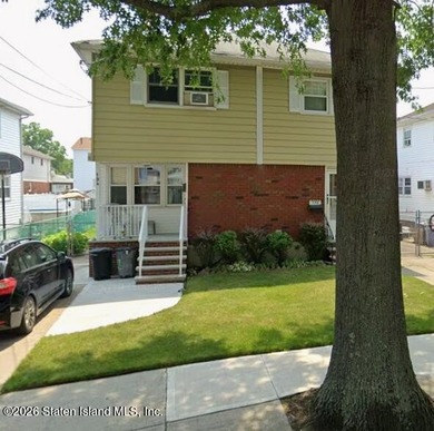 Cozy three-bedroom, semi-attached home in Old Town, Staten - photo 1