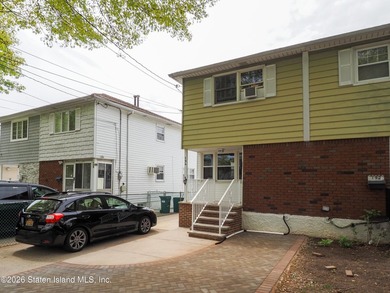 Cozy three-bedroom, semi-attached home in Old Town, Staten - photo 2