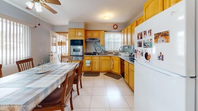 Cozy three-bedroom, semi-attached home in Old Town, Staten - photo 7