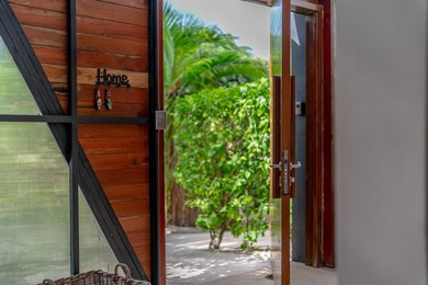 This beach house is absolutely amazing! Located in a beautiful - photo 8