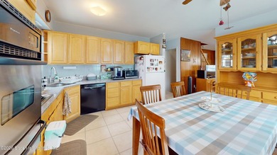Cozy three-bedroom, semi-attached home in Old Town, Staten - photo 8