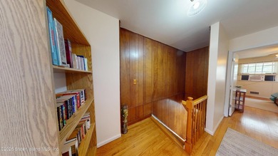 Cozy three-bedroom, semi-attached home in Old Town, Staten - photo 10