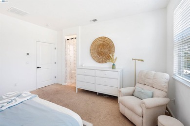 Open House Sat & Sun 11am-1pm! Experience modern living in this - photo 14
