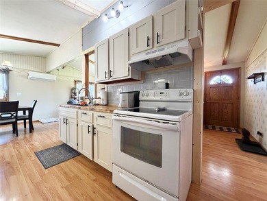 Stop scrolling! This Rice Lake charmer deserves your attention! - photo 6