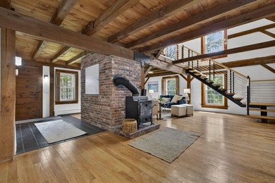 Unique post-and-beam masterpiece, blending rustic character with - photo 2