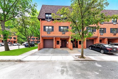 The most desirable Oakland gardens area in bayside, 3-story - photo 1