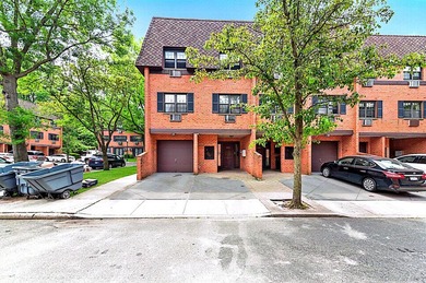 The most desirable Oakland gardens area in bayside, 3-story - photo 2